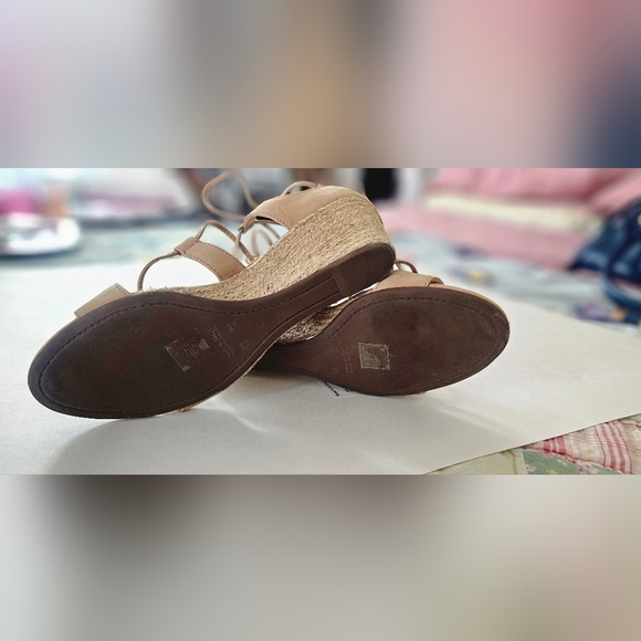 Shoes - Picture 4 of 5